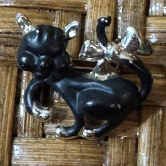 Vintage Silver Tone Black Enamel Cat Brooch With Bow - Picture 2 of 4